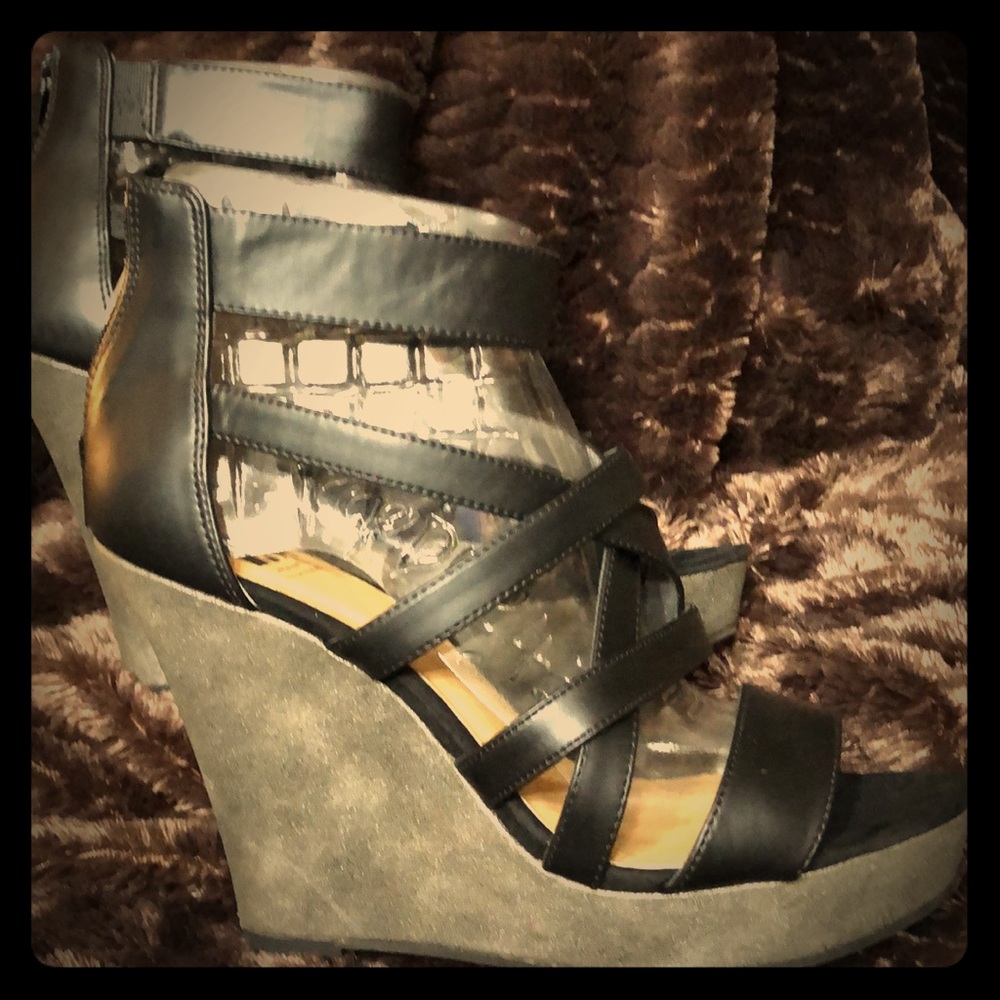 Strap Ankle BC zippered wedge sandals.